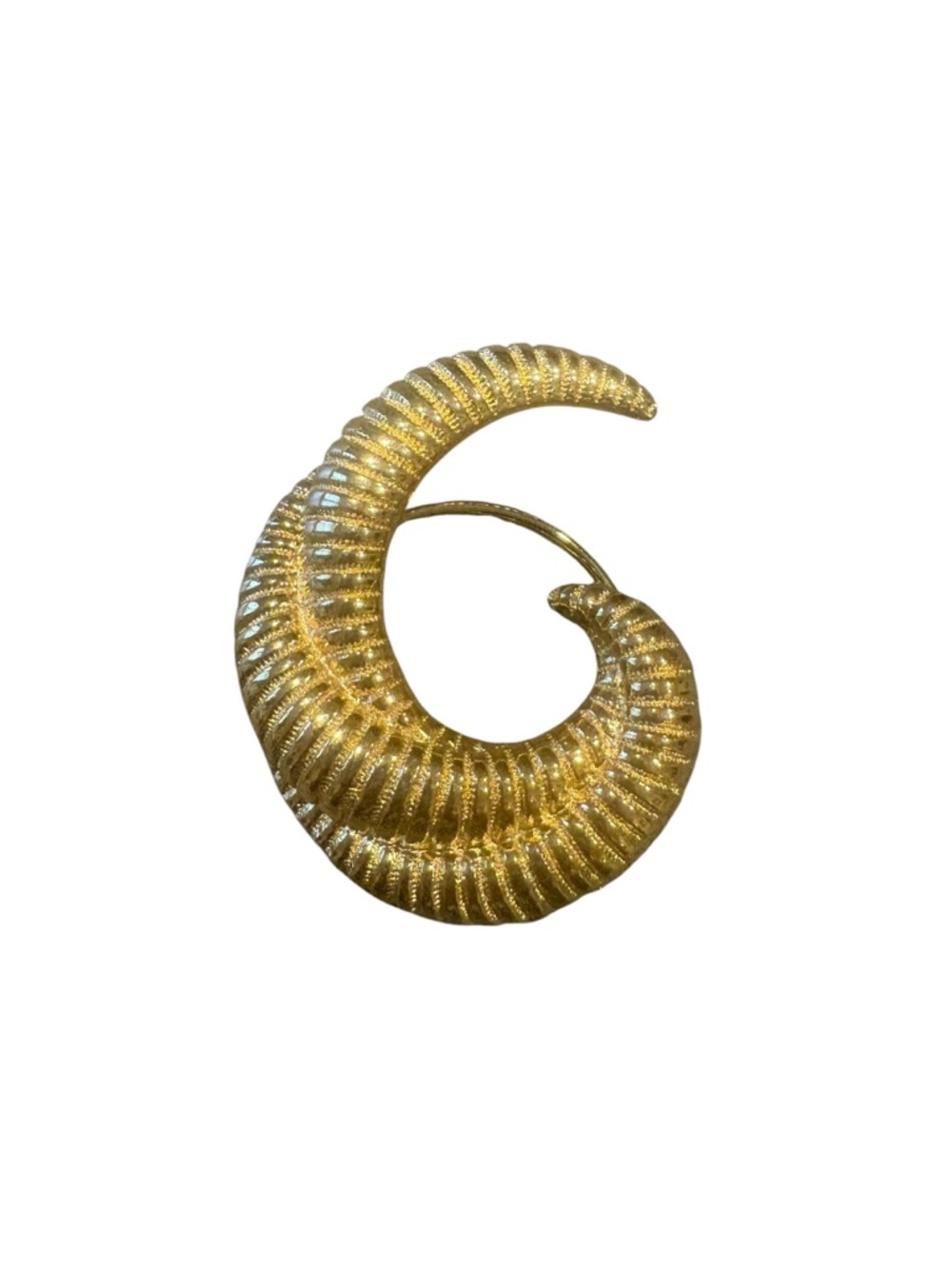 Monet Gold Tone Ribbed Swirl Brooch Statement Spiral Scarf Clip JB4